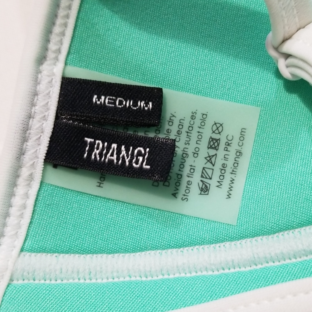 12T Triangl white textured bikini top. - Picture 3 of 4